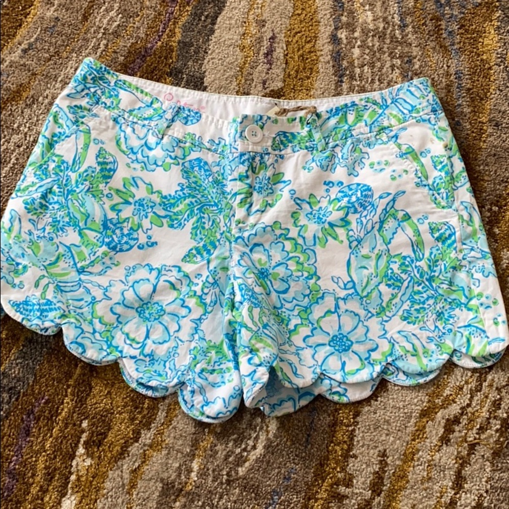 Lilly Pulitzer White Floral Scallop Hem Shorts - Blue & Green Print